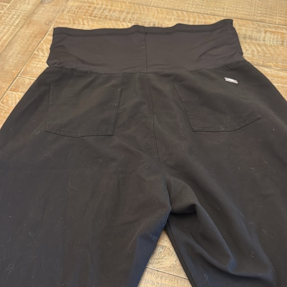 Figs Zamora Maternity Jogger Scrub Pants™ - Picture 9 of 10